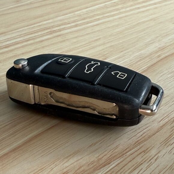 Audi A6 2008 Black OEM Flip Key Fob With Lock Trunk Unlock Buttons Car Remote - Picture 2 of 9